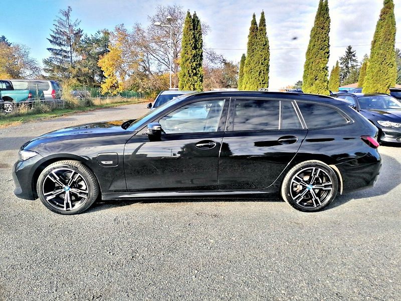 BMW Řada 3 (2023) 320e M-Sport PHEV - fotka 6 z 47
