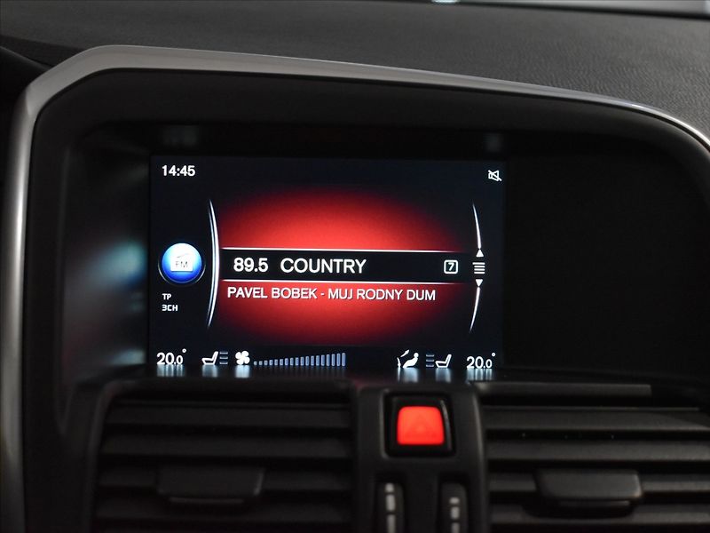 Volvo XC60 2,4 D4 SUMMUM - fotka 16 z 22