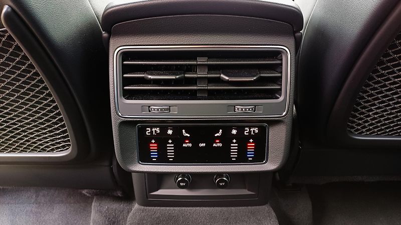 Audi Q7 S-LINE 3.0TDI WEBASTO B&O 1ČR  - fotka 20 z 44