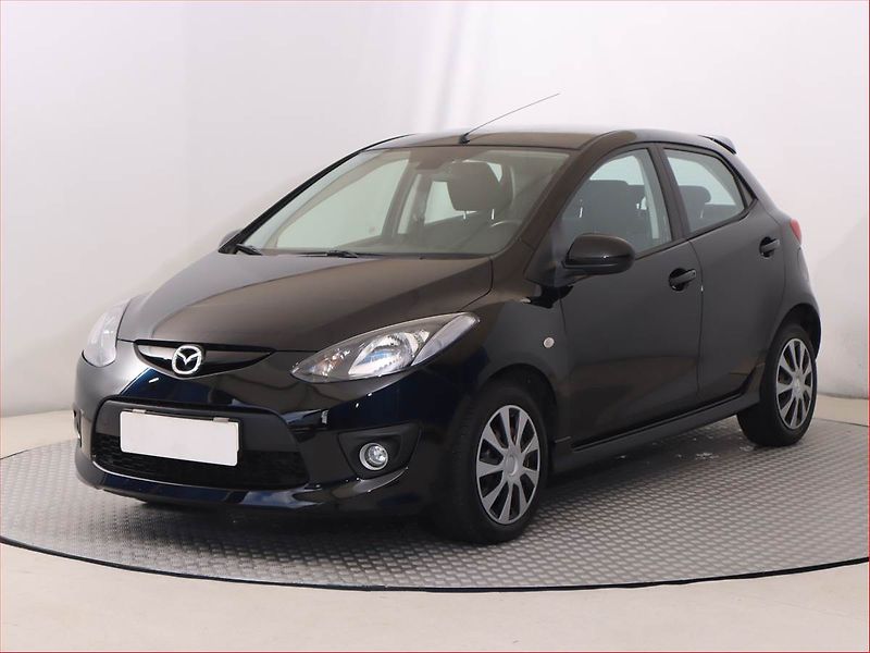 Mazda 2 (2008) 1.5 i, Tempomat, Park. senzory - fotka 2 z 15
