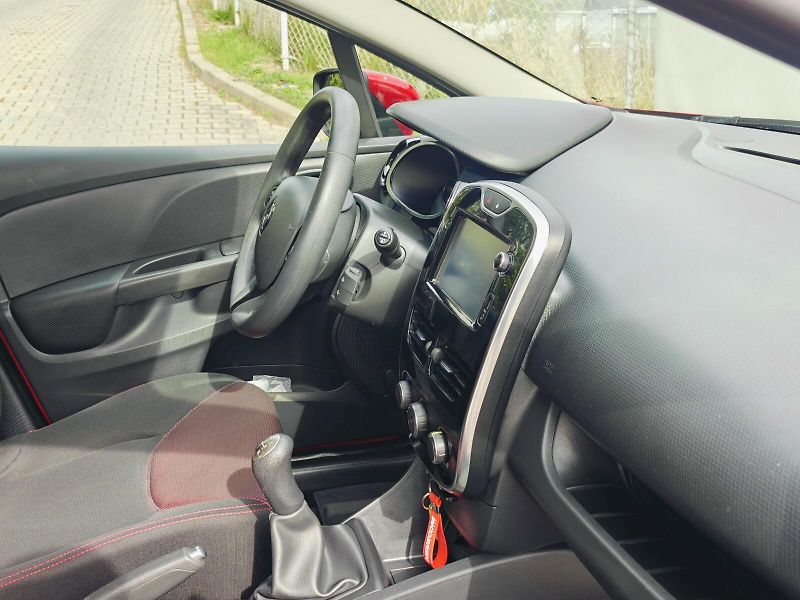 Renault Clio (2015) 1,2 16V 54 kW Limited - fotka 19 z 40