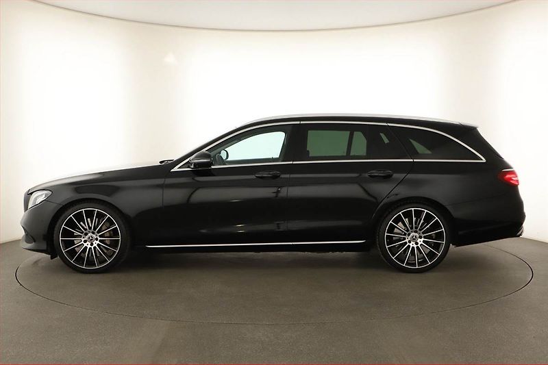 Mercedes-Benz Třídy E (2017) AMG Paket E 400 4MATIC - fotka 3 z 29