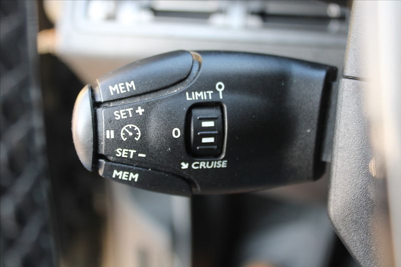 Peugeot 3008 1,2 i 96kW  1.MAJ,ČR,ALLURE - fotka 33 z 35