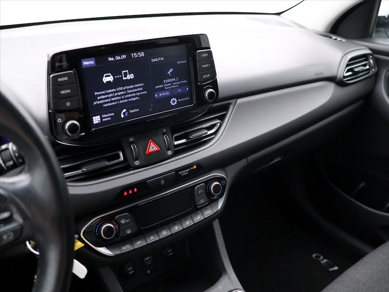 Hyundai i30 1,6 CRDi 85kW Smart LED CZ - fotka 22 z 36
