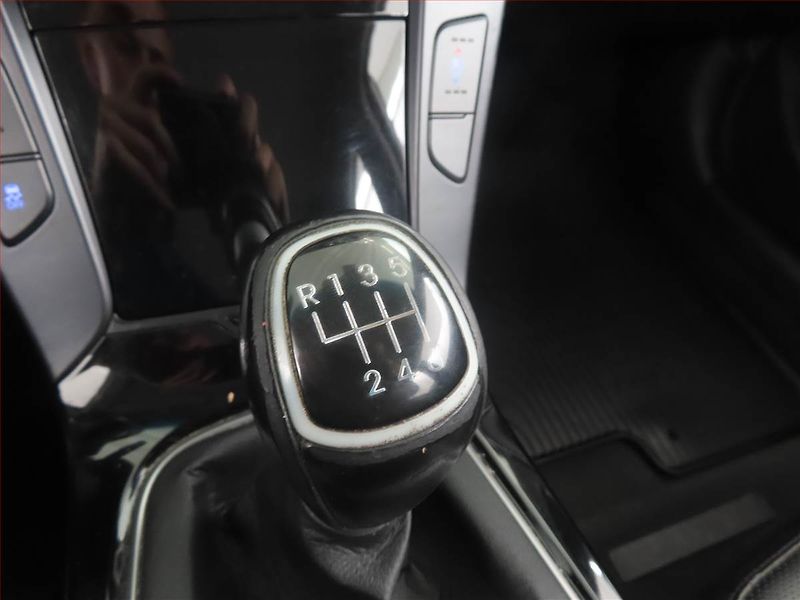 Hyundai i40 (2012) Premium 1.7 CRDi, ČR,1.maj - fotka 13 z 19