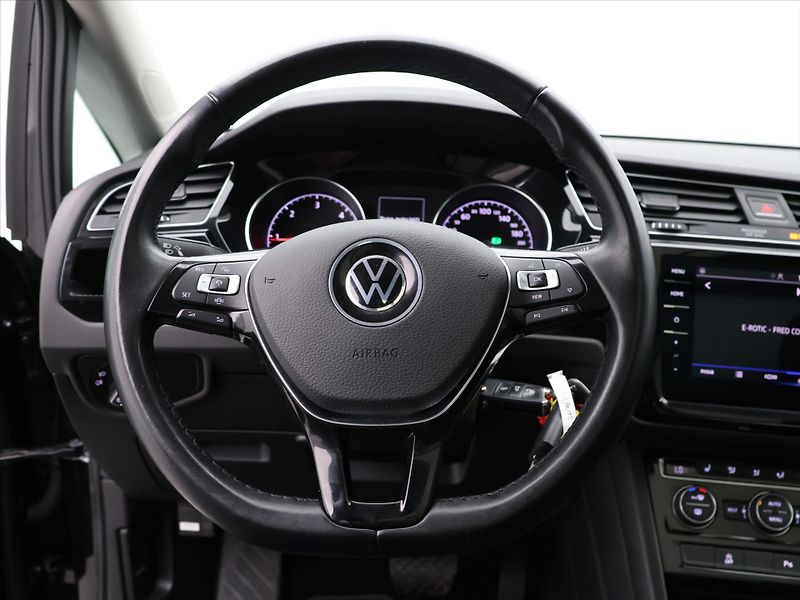 Volkswagen Touran 2,0 TDI DSG Highline 7Míst DPH - fotka 19 z 41