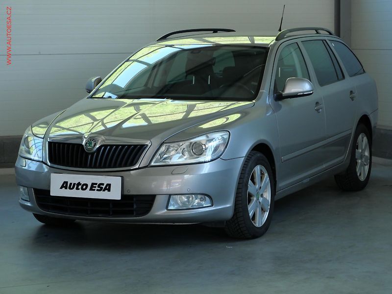 Škoda Octavia (2010) 2.0TDi, Xenon, AC - fotka 3 z 22