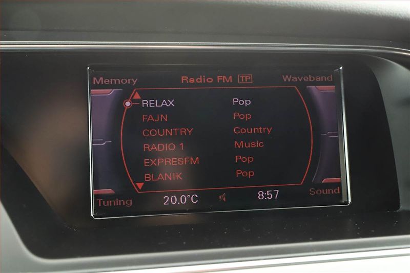 Audi A5 (2009) S-Line 2.0 TFSI, Xenony - fotka 9 z 14