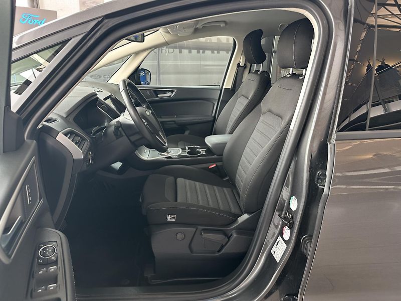 Ford S-MAX Business 2.5i HEV 190k aut. - fotka 10 z 30