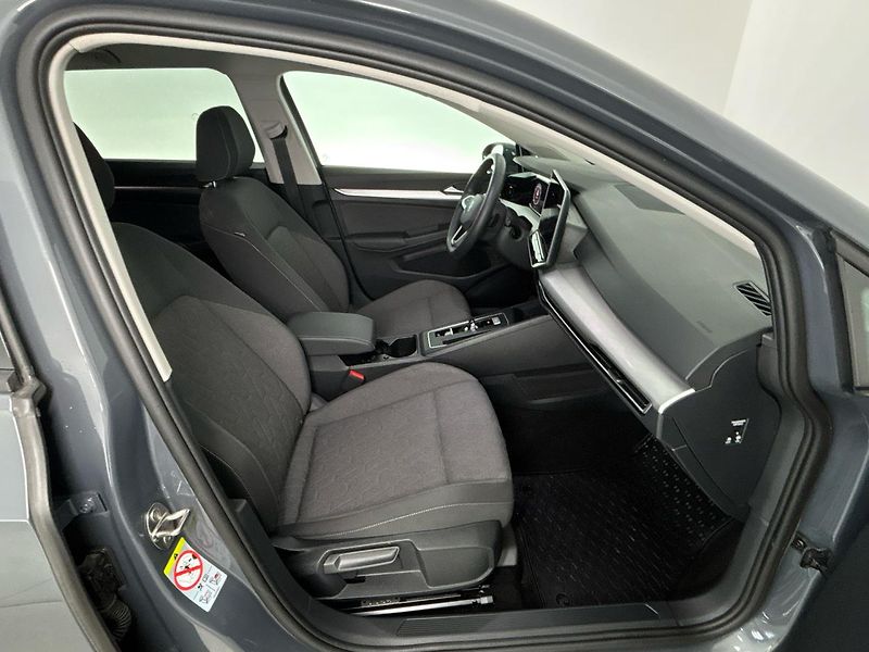 Volkswagen Golf Life DSG - fotka 9 z 29