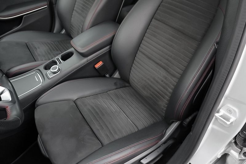 Mercedes-Benz Třídy A 220d 4MATIC AMG - fotka 18 z 28