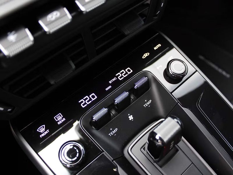 Porsche 911 (2026) Carrera 4S Lift InnoDrive BOSE - fotka 21 z 30