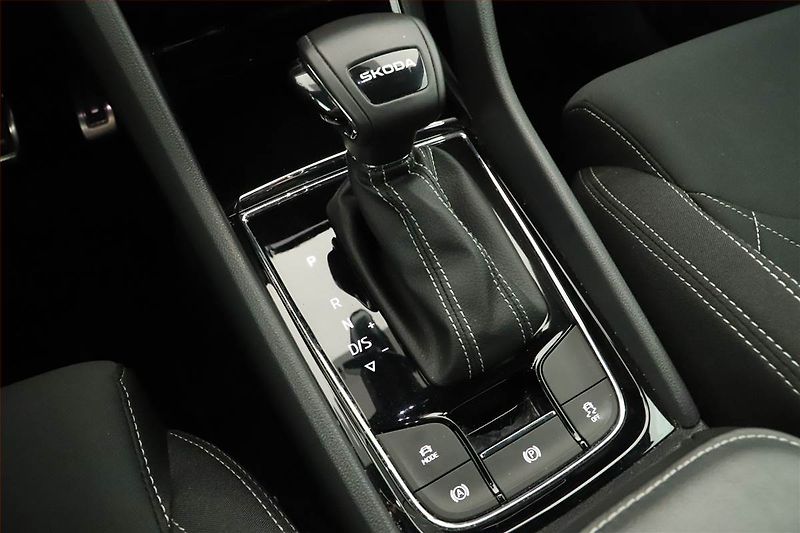 Škoda Karoq (2025) 1.5 TSI, Sportline - fotka 10 z 19