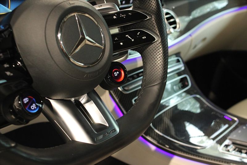 Mercedes-Benz Třídy E 53 AMG 4MATIC+ ACC/Pano/Masáže - fotka 13 z 39