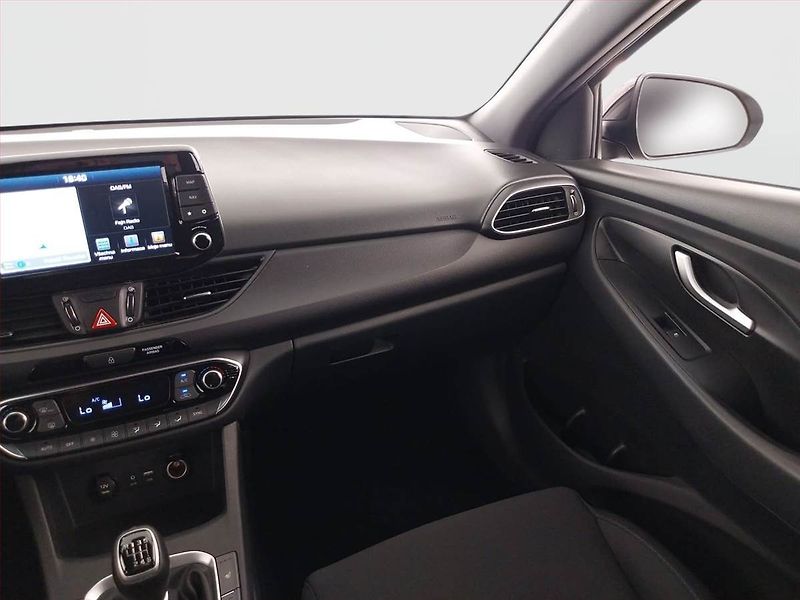 Hyundai i30 (2018) Go! 1.4 T-GDI, ČR,1.maj - fotka 8 z 27