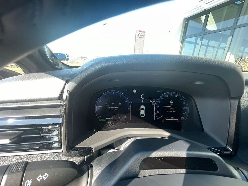 Toyota Camry 2.5 Hybrid Automat Executive - fotka 18 z 22