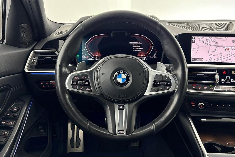 BMW Řada 3 320d xDrive - fotka 20 z 24