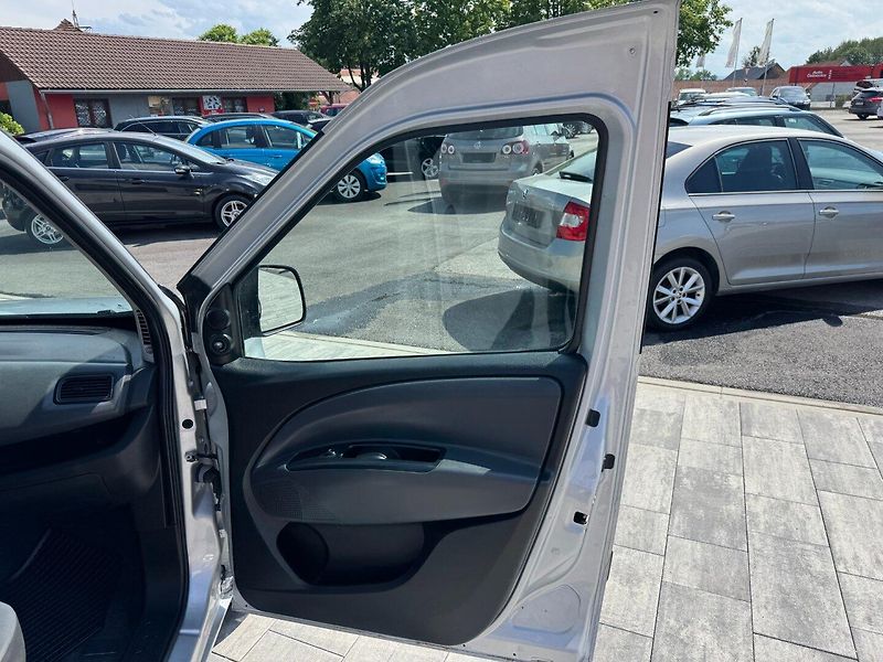 Fiat Dobló (2011) 1.3 JTD 66kW - fotka 22 z 25