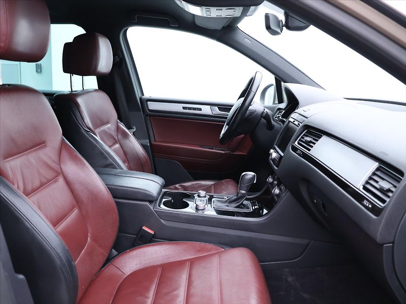 Volkswagen Touareg 3,0 TDI 193kW CZ Masaj DPH - fotka 14 z 36