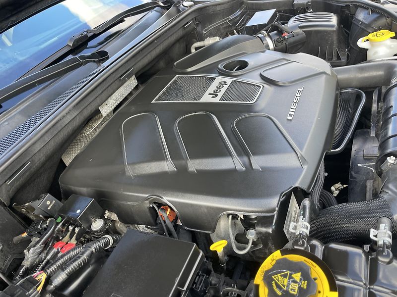 Jeep Grand Cherokee 3.0CRDi 4x4 250PS LIMITEED TOP - fotka 76 z 177