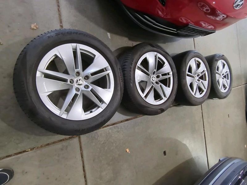 Škoda Enyaq 150kw, iV80 19ALU TZ SOH 98% - fotka 9 z 10