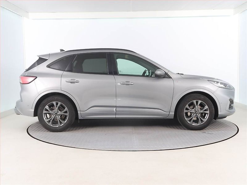 Ford Kuga (2021) 1.5 EcoBoost - fotka 6 z 18