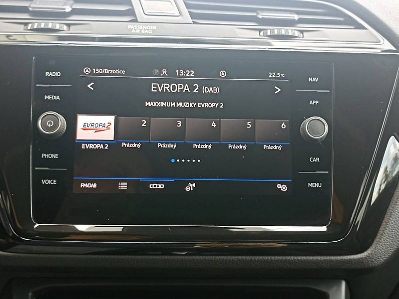 Volkswagen Touran (2023) 2.0 TDI DSG Highline Webasto - fotka 20 z 35