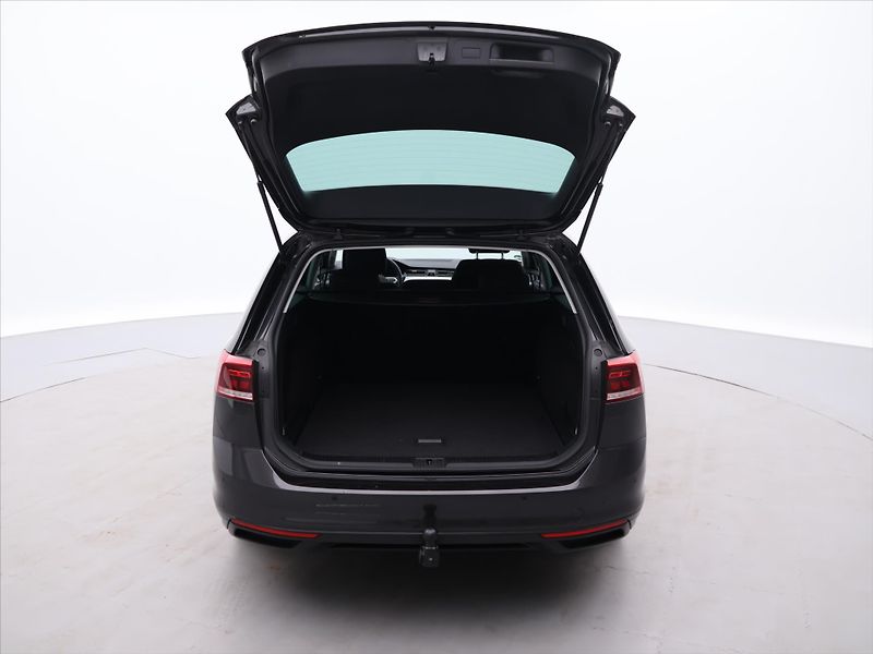 Volkswagen Passat 2,0 TDI 110kW DSG Business DPH - fotka 9 z 25