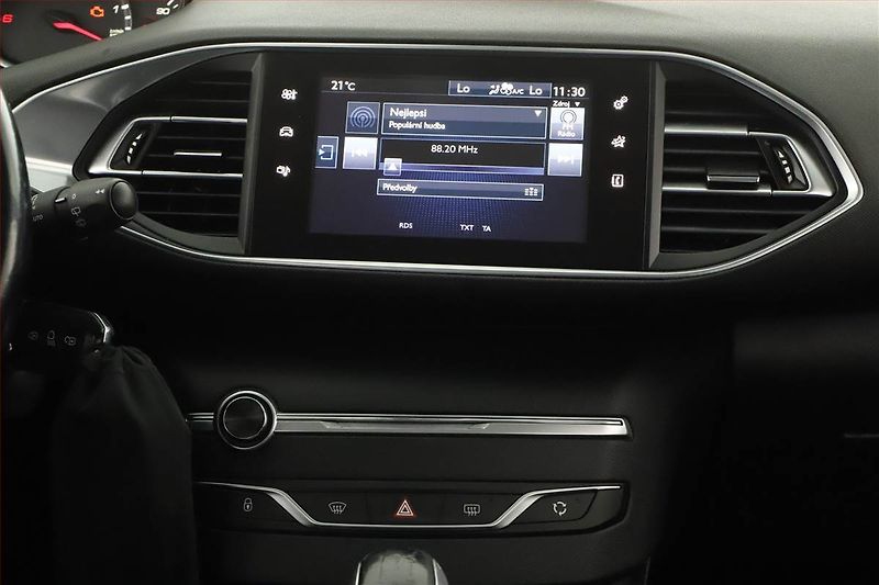 Peugeot 308 (2017) 1.6 BlueHDi, Tempomat - fotka 11 z 13