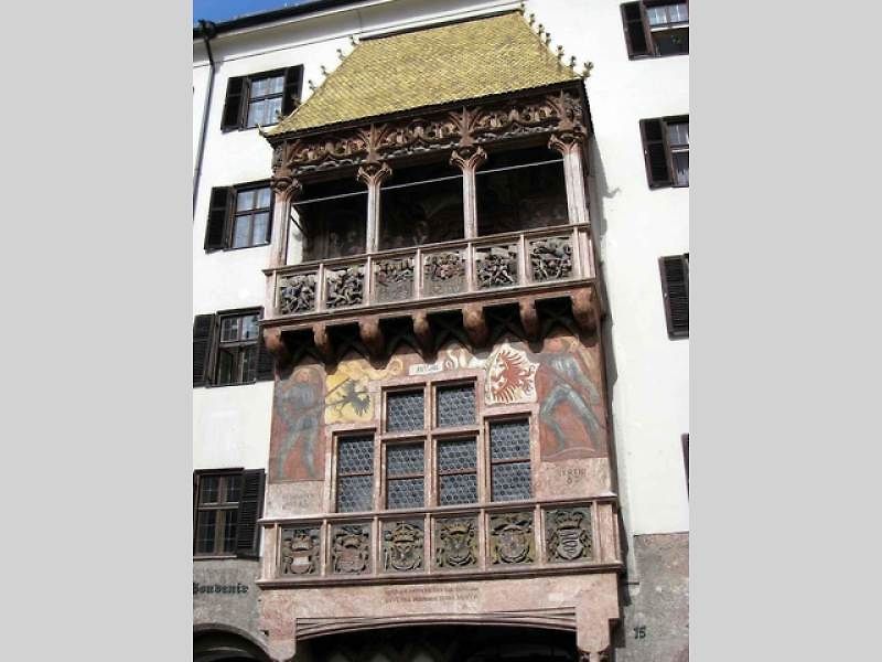 Slavná Maria-Theresien-Straße v Innsbrucku.