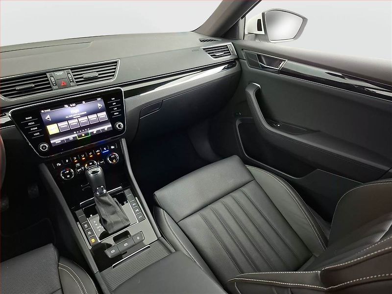 Škoda Superb (2023) 2.0 TDI - fotka 8 z 24