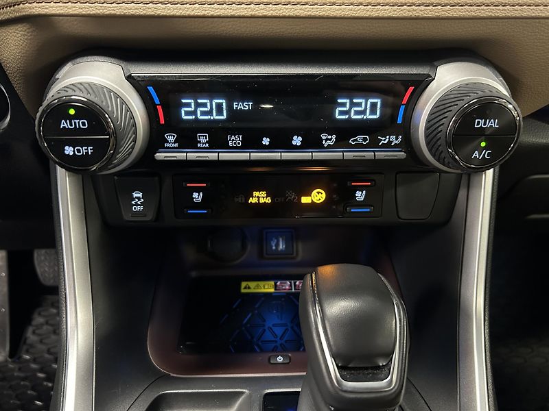 Toyota RAV4 (2024) 2.5 Hybrid EXECUTIV e-CVT 360° - fotka 9 z 37
