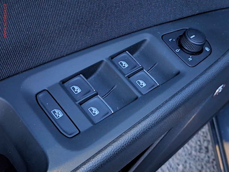 Seat Leon (2018) 1.8 TSi, FR, LED, navi, TZ - fotka 11 z 17