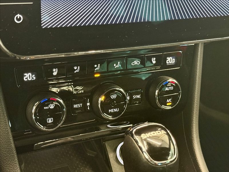 Škoda Superb 2,0 TDI COMBI DSG L&K 147KW - fotka 13 z 21