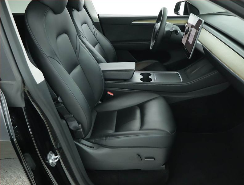 Tesla Model Y (2022) Long Range AWD 79kWh, SoH 91% - fotka 9 z 23