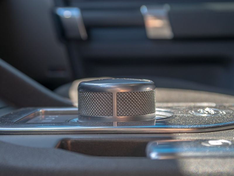 Land Rover Discovery (2013) 3.0D 155KW 7sed – NAVIJÁK - fotka 29 z 57