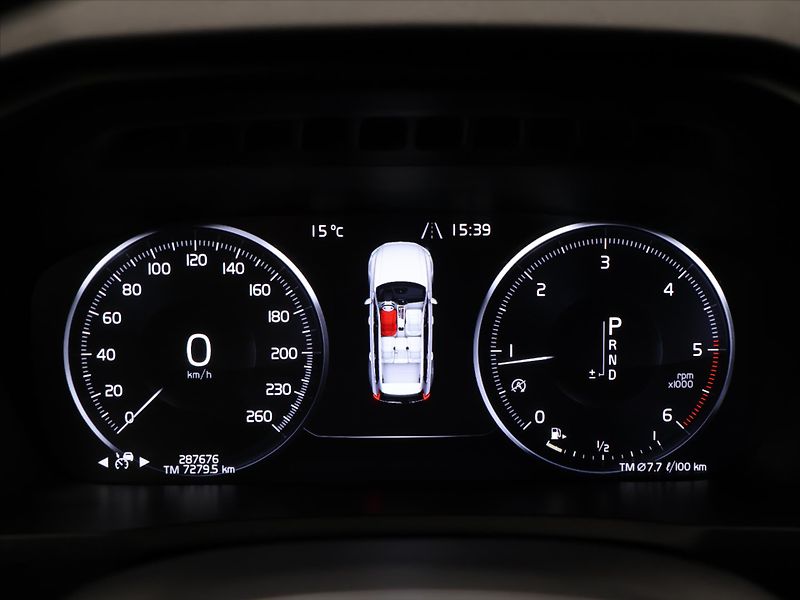 Volvo XC90 2,0 D4 140kW CZ LED Momentum - fotka 17 z 31