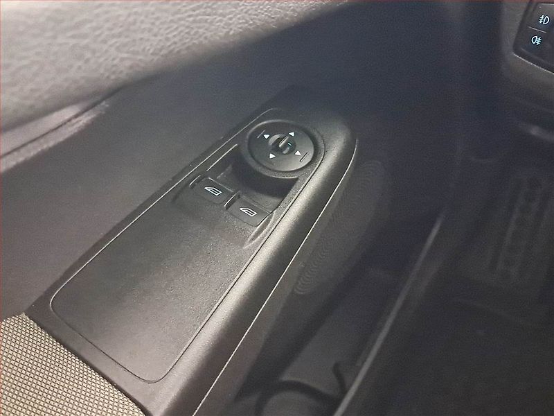 Ford Tourneo Courier (2016) Trend 1.0 EcoBoost, 5Míst, ČR - fotka 18 z 18