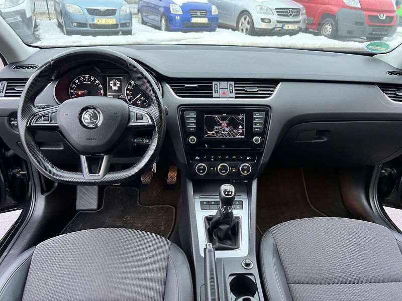 Škoda Octavia 2.0TDI 110KW,4x4,KůŽE,NAVI,XEN - fotka 32 z 45