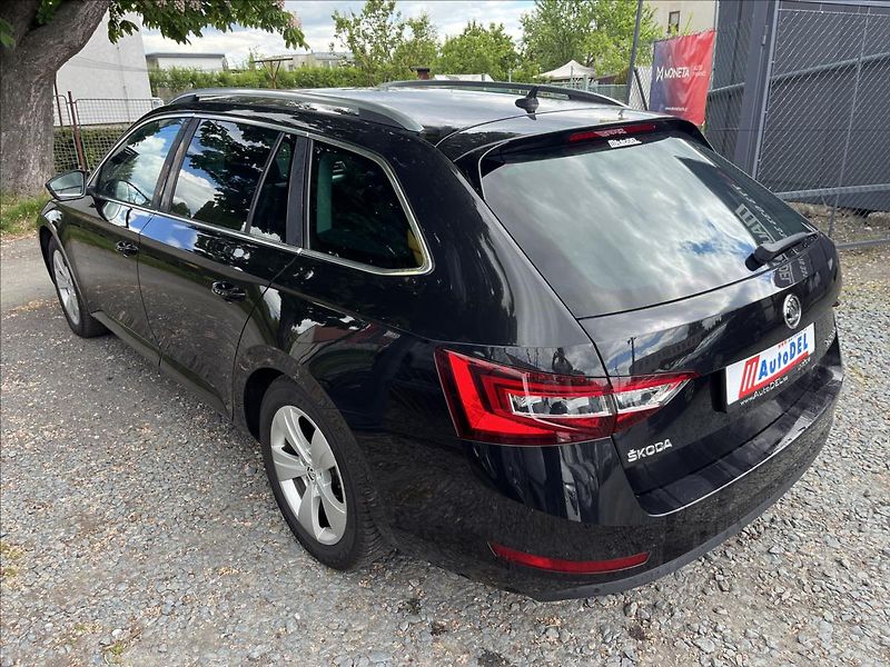 Škoda Superb 2,0 TDi DSG  NAVI BIXEN ACC AL - fotka 3 z 50