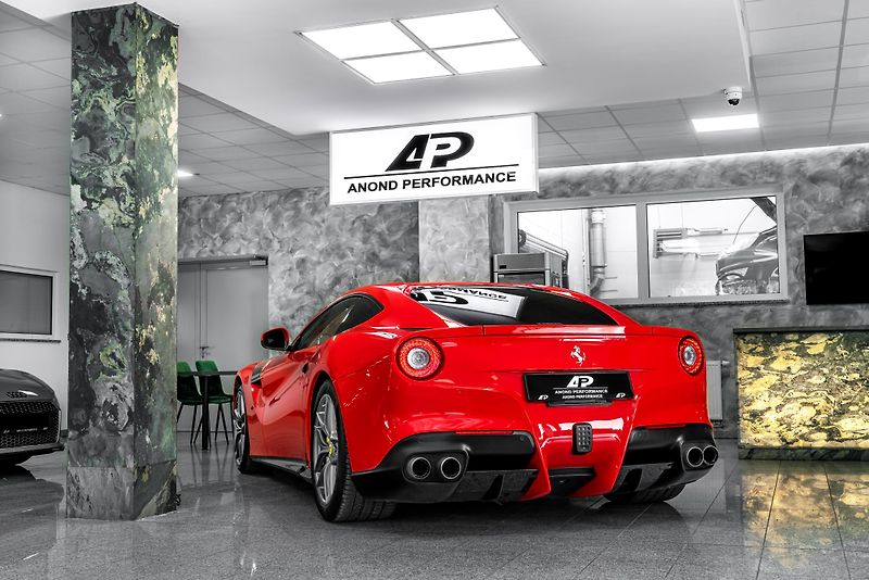 Ferrari F12 Berlinetta ZÁRUKA/KARBON/LIFT/KAMERA - fotka 4 z 25