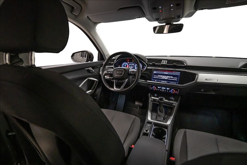 Audi Q3 1,5 35 TFSI S-LINE NAVI VÝHŘEV - fotka 9 z 37