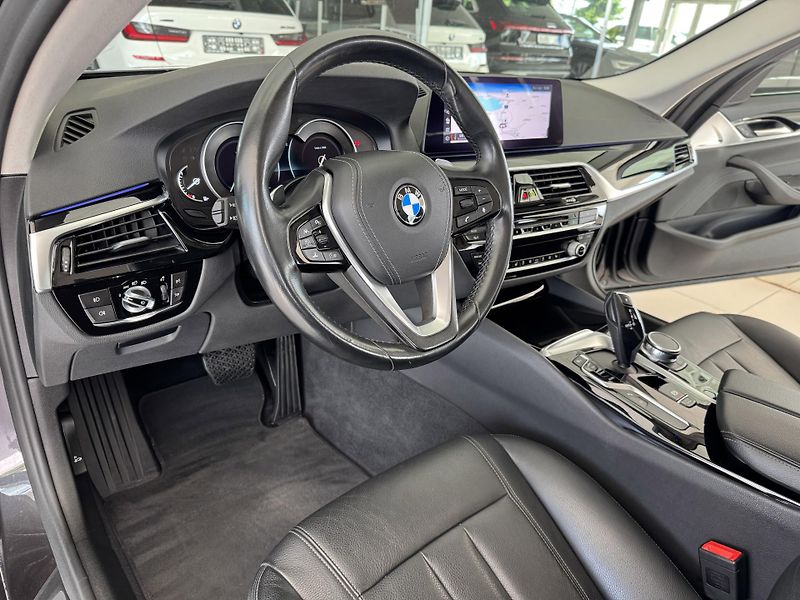 BMW Řada 5 530i xDrive*360Kam*KeyLess*TOP - fotka 11 z 45
