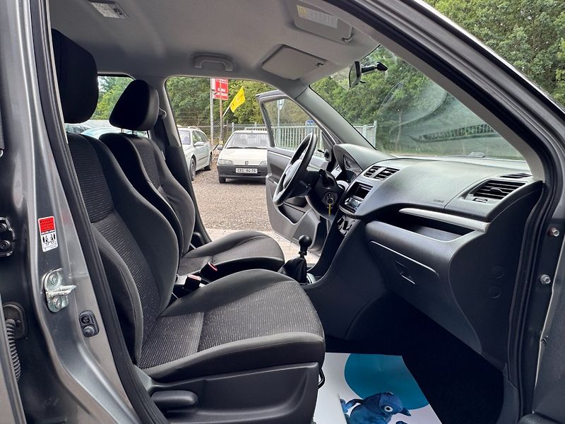 Suzuki Swift (2011) 1.2i - fotka 15 z 28
