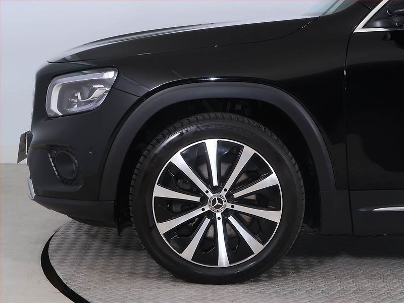 Mercedes-Benz GLB (2021) 250 4MATIC - fotka 15 z 28