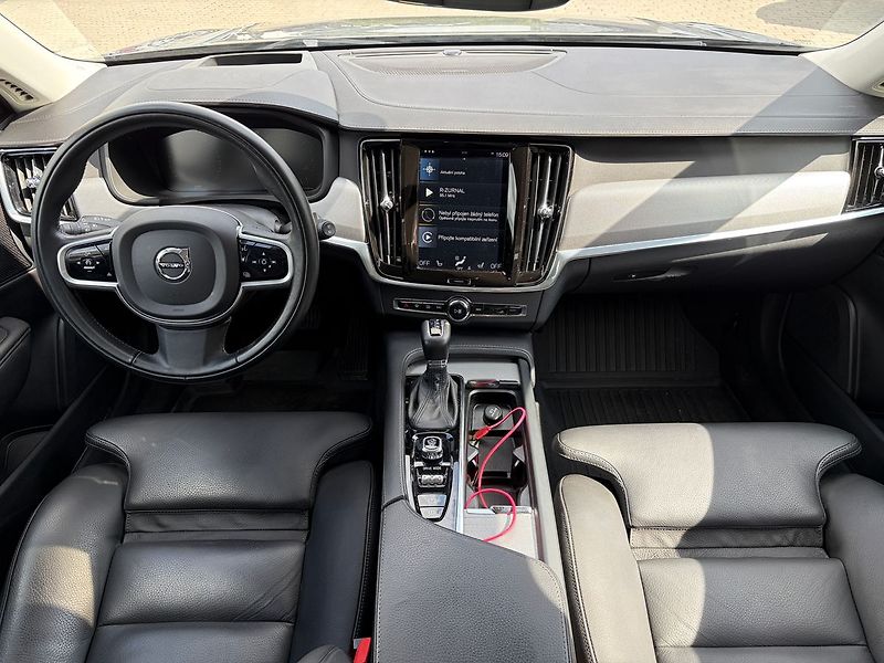 Volvo V90 2.0 D4 INCRIPTION 140kW AT - fotka 9 z 11