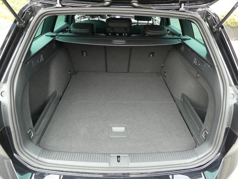 Volkswagen Passat Variant 2,0TSi 140kW R LINE automat - fotka 15 z 15