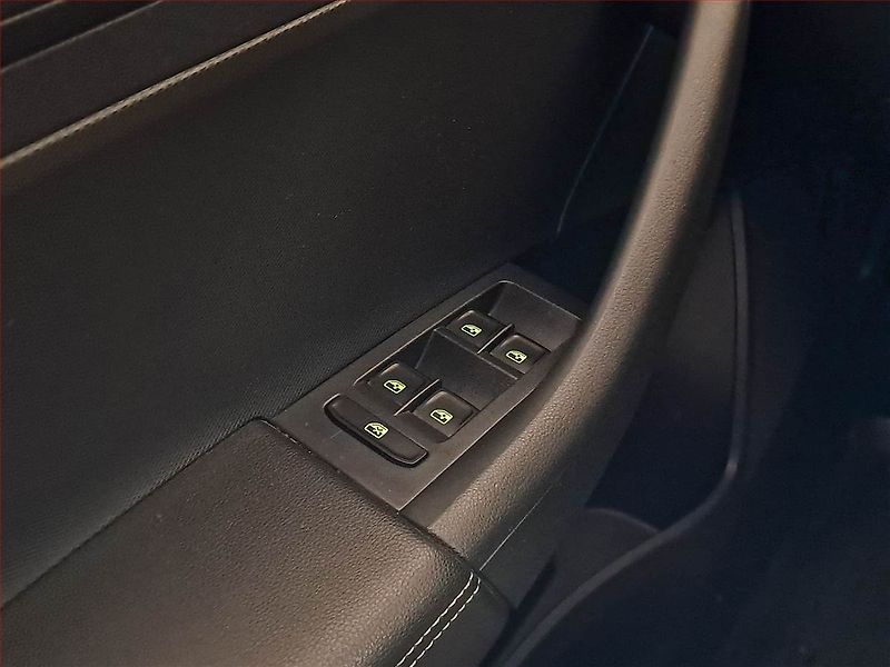 Škoda Rapid (2018) Spaceback 1.0 TSI, Navi - fotka 17 z 20