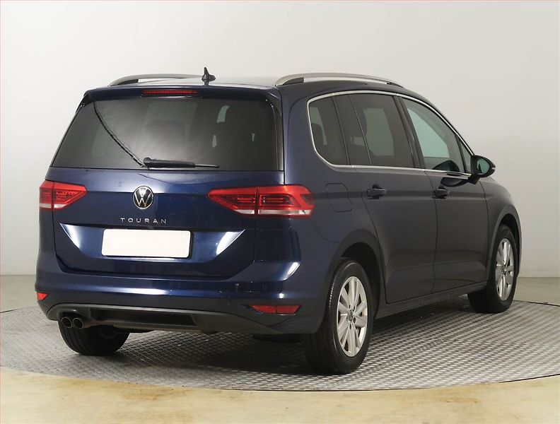 Volkswagen Touran (2023) 2.0 TDI - fotka 5 z 25