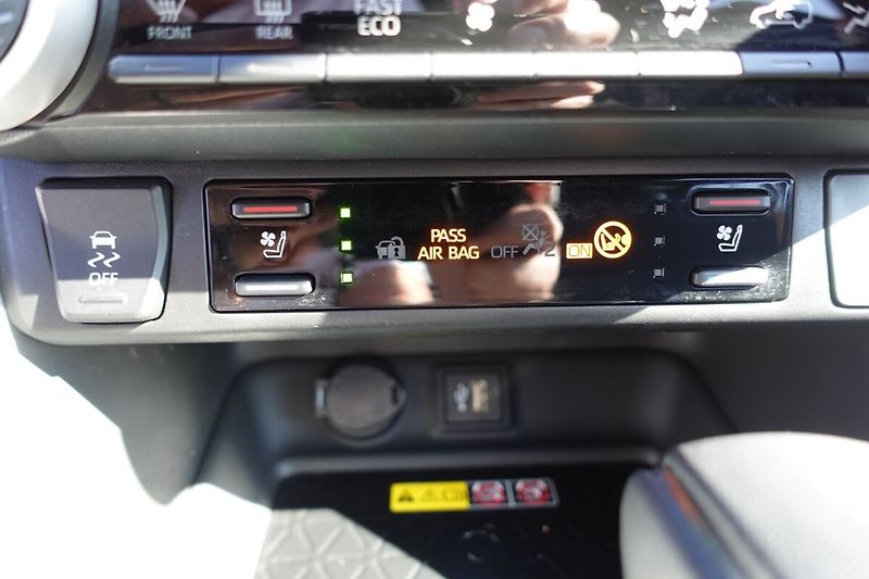 Toyota RAV4 2,5 HEV Executive FWD - fotka 24 z 35